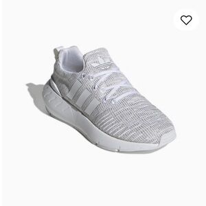 Adidas Sneakers with Boost Cushioning and Knit Upper Swift Run 22 'White Grey'